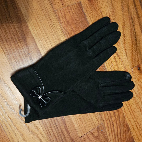 Boutique Retro Style Soft Warm Lightweight Minimalist Black Gloves w/ Bow Accent - Picture 3 of 12
